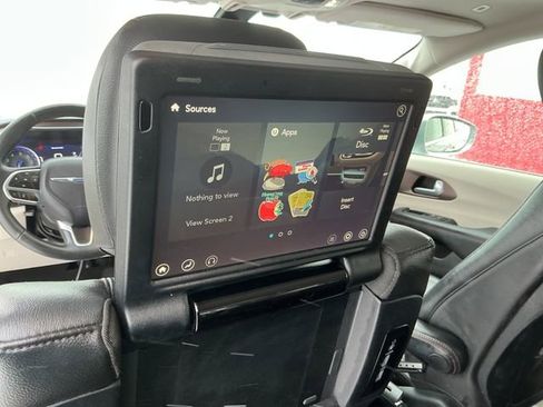 Used 2018 Chrysler Pacifica Touring-L Plus image 51