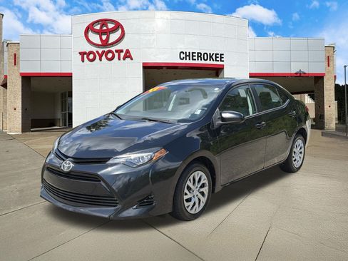 Used 2017 Toyota Corolla LE FWD image 1