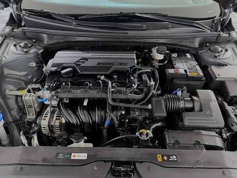 Used 2025 Hyundai Elantra Limited FWD image 33