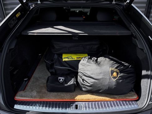 Used 2025 Lamborghini Urus SE image 18