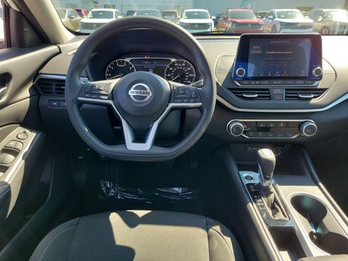 Certified 2022 Nissan Altima 2.5 SV image 10