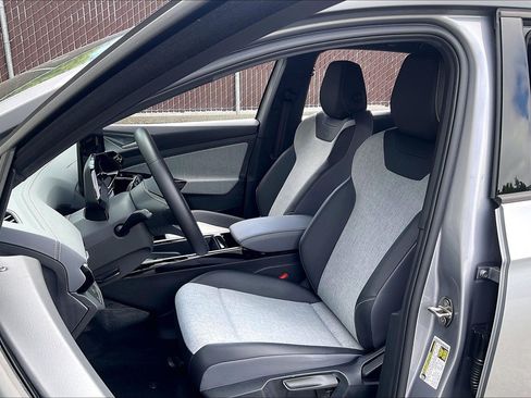 Used 2023 Volkswagen ID.4 Pro RWD image 23