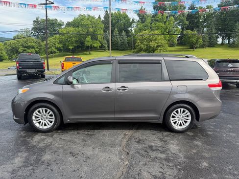 Used 2013 Toyota Sienna XLE FWD image 8