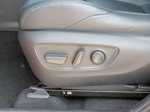 Used 2023 Toyota Venza Nightshade image 22