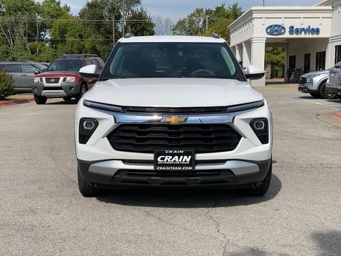 Used 2025 Chevrolet TrailBlazer LT w/ Driver Confidence Package AWD/4WD image 2