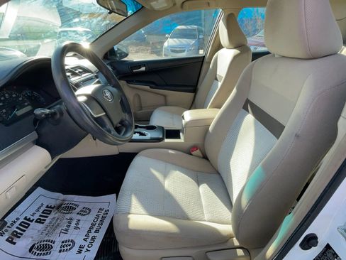 Used 2012 Toyota Camry L image 12