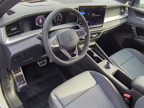 New 2026 Volkswagen Tiguan SE R-Line AWD/4WD image 9