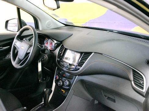 Used 2019 Chevrolet Trax LS w/ LPO, Cargo Package FWD image 11