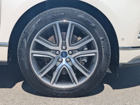 Used 2019 Ford Edge Titanium w/ Equipment Group 301A image 11