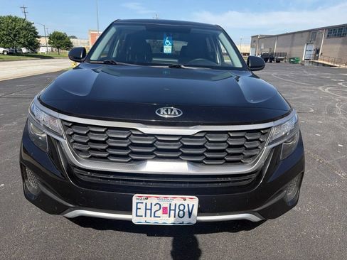 Used 2021 Kia Seltos LX AWD/4WD image 2