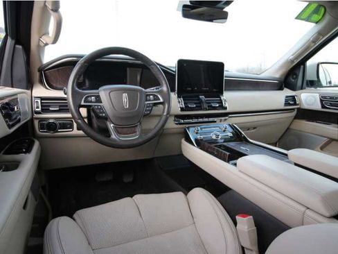 Used 2021 Lincoln Navigator L Reserve image 10