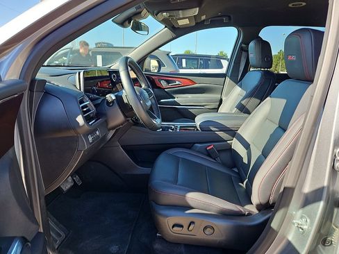 Used 2025 Chevrolet Traverse Z71 AWD/4WD image 14
