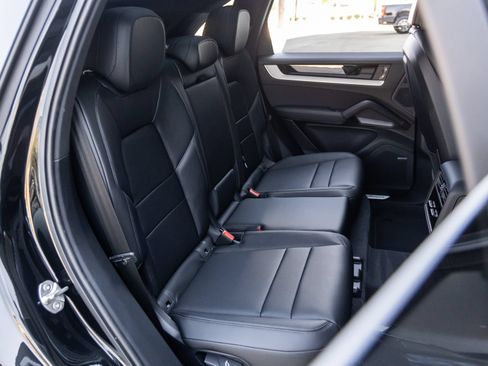 Certified 2026 Porsche Cayenne AWD/4WD image 38