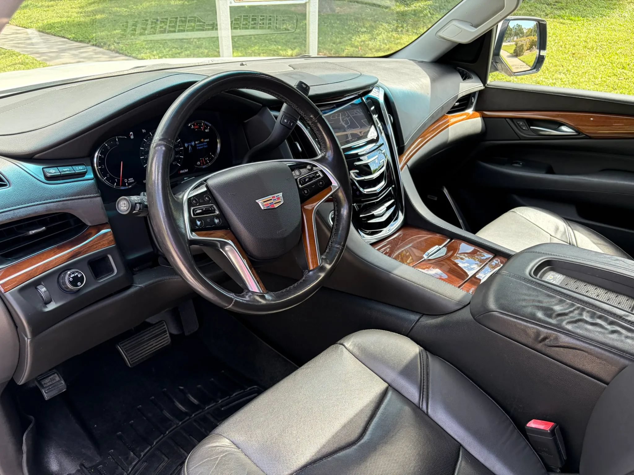 Used 2016 Cadillac Escalade Luxury RWD image 16
