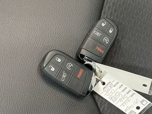 New 2025 Jeep Compass Latitude w/ Sun & Sound Group image 29