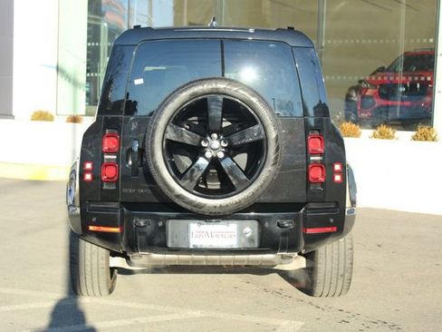 Used 2024 Land Rover Defender 110 X-Dynamic SE image 7