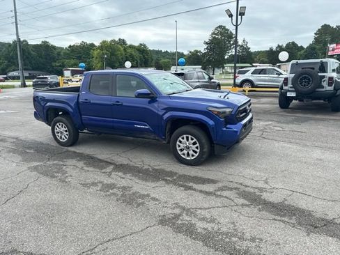 Used 2025 Toyota Tacoma SR5 RWD image 6