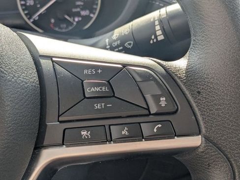 Used 2025 Nissan Sentra SV image 18