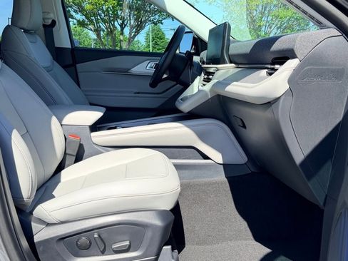 New 2026 Ford Explorer Active RWD image 8