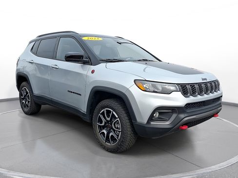 Used 2025 Jeep Compass Trailhawk w/ Sun & Sound Group AWD/4WD image 1