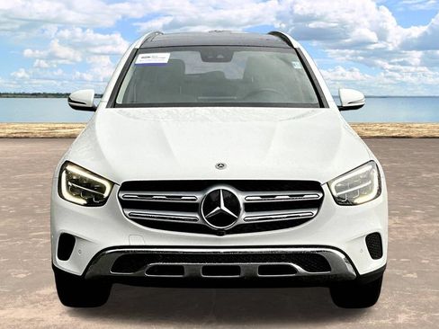 Used 2022 Mercedes-Benz GLC 300 4MATIC w/ Premium Package Lite image 2