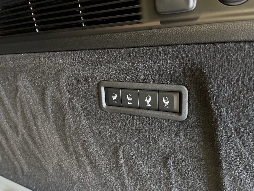 New 2024 Jeep Grand Wagoneer L Series III AWD/4WD image 10