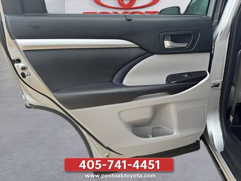 Used 2019 Toyota Highlander XLE w/ Protection Package #3 AWD/4WD image 12