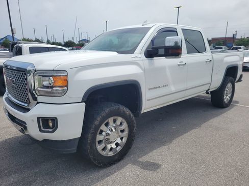 Used 2016 GMC Sierra 2500 Denali w/ Duramax Plus Package AWD/4WD image 2