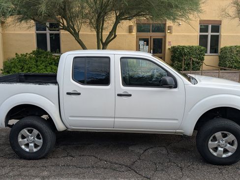 Used 2012 Nissan Frontier SV image 6