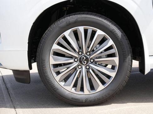 New 2026 INFINITI QX80 Luxe image 26