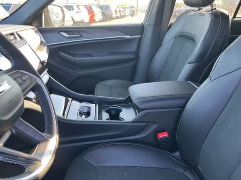 New 2026 Jeep Grand Cherokee Altitude AWD/4WD image 9