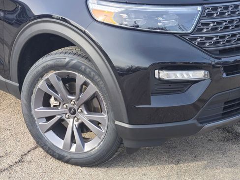 Used 2022 Ford Explorer XLT w/ Equipment Group 202A image 4