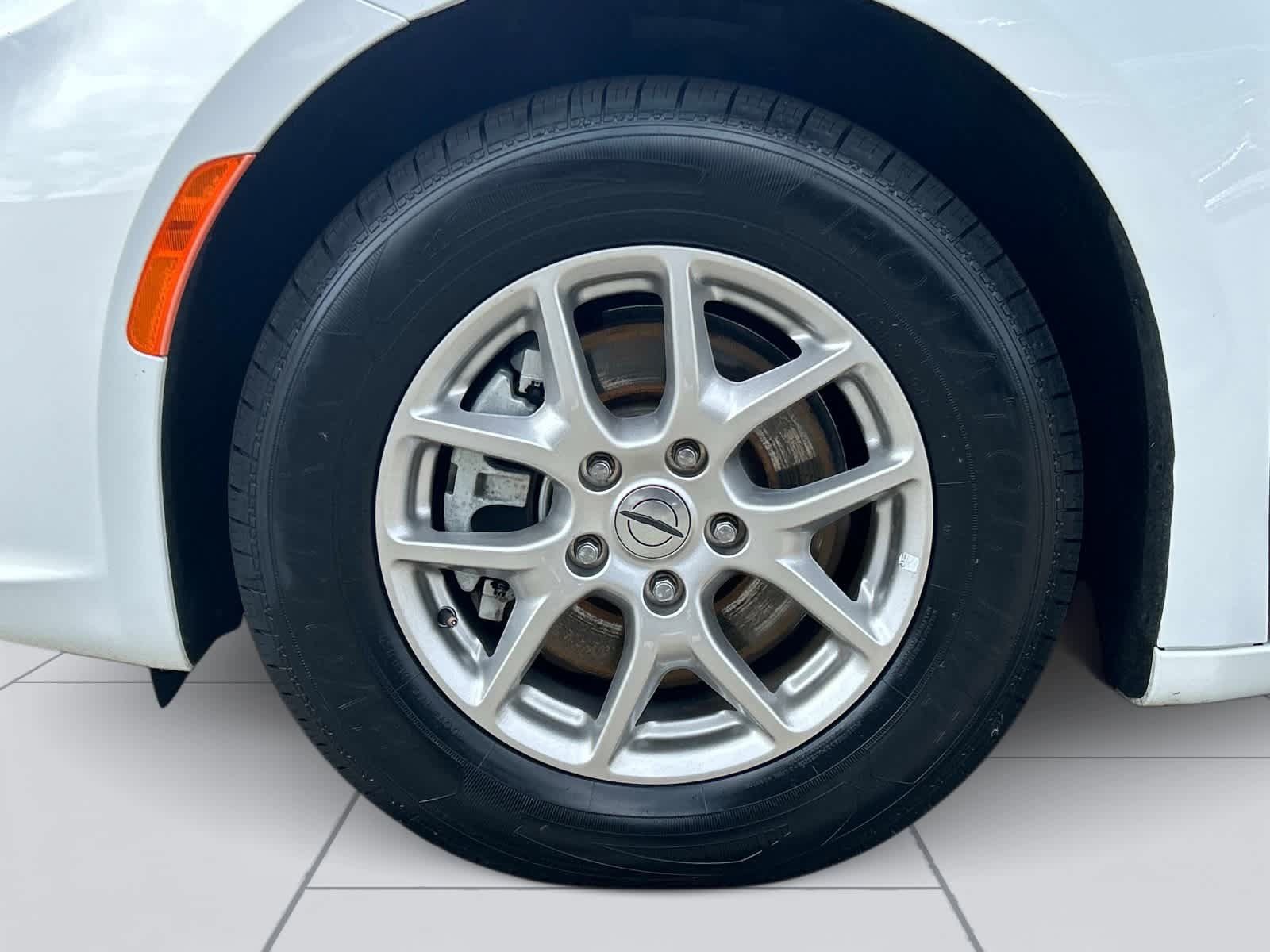Used 2024 Chrysler Pacifica Touring-L FWD image 8