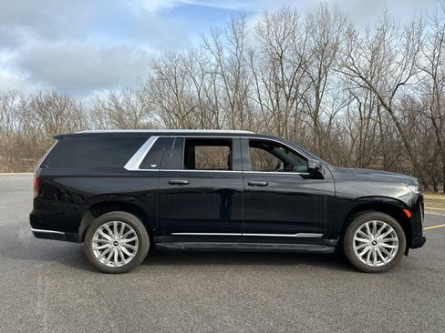 Used 2023 Cadillac Escalade ESV Premium Luxury image 9