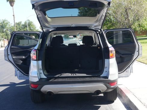 Used 2017 Ford Escape SE FWD image 8