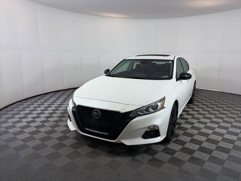Certified 2022 Nissan Altima 2.5 SR w/ Midnight Edition Package image 2