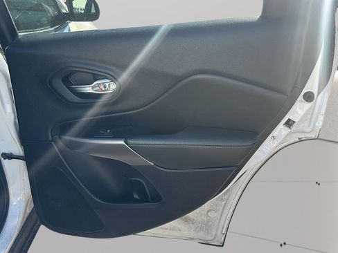 Used 2019 Jeep Cherokee Limited w/ Luxury Group image 13