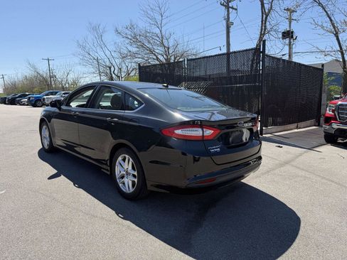 Used 2015 Ford Fusion SE image 5