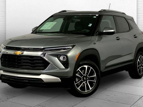 Used 2025 Chevrolet TrailBlazer LT AWD/4WD image 12