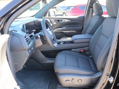 New 2026 Chevrolet Traverse LT image 13