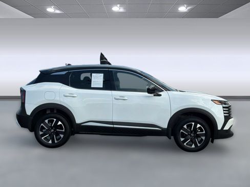 Certified 2025 Nissan Kicks SR FWD image 12