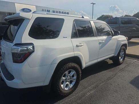 Used 2017 Toyota 4Runner SR5 RWD image 7