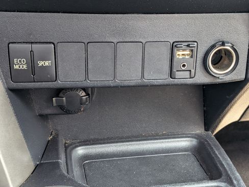 Used 2013 Toyota RAV4 LE FWD image 26