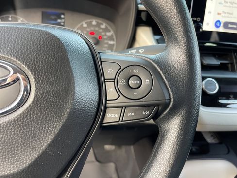 Used 2025 Toyota Corolla LE image 22