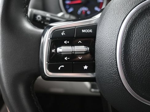 Certified 2024 Kia Carnival LX FWD image 24