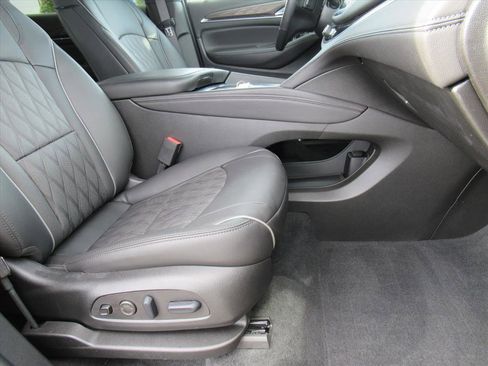 Used 2024 Buick Enclave Avenir w/ Avenir Technology Package image 9