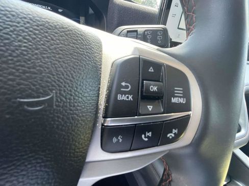 Used 2025 Ford Explorer Active AWD/4WD image 20