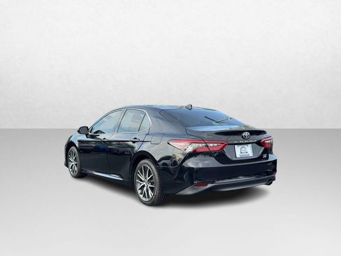 Used 2022 Toyota Camry XLE w/ Navigation Upgrade Package AWD/4WD image 4