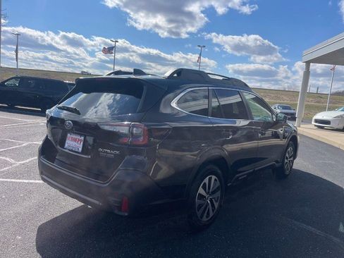 Used 2021 Subaru Outback Premium image 3