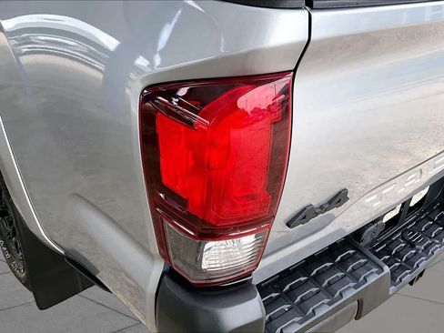 Used 2021 Toyota Tacoma SR5 AWD/4WD image 29